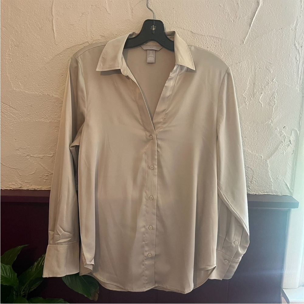 H&M Cream Dress Shirt for Women Size Small